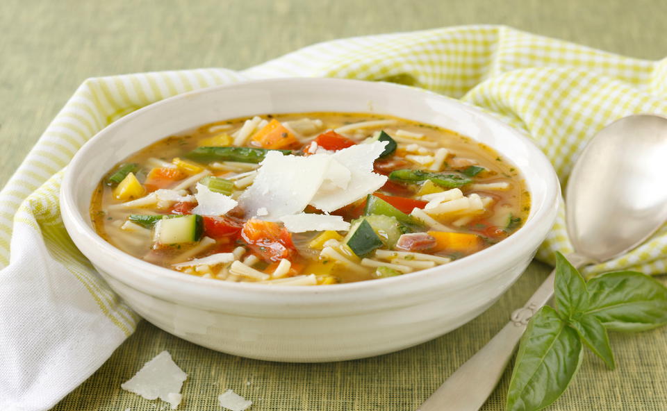 Gemüsesuppe mit Parmesan