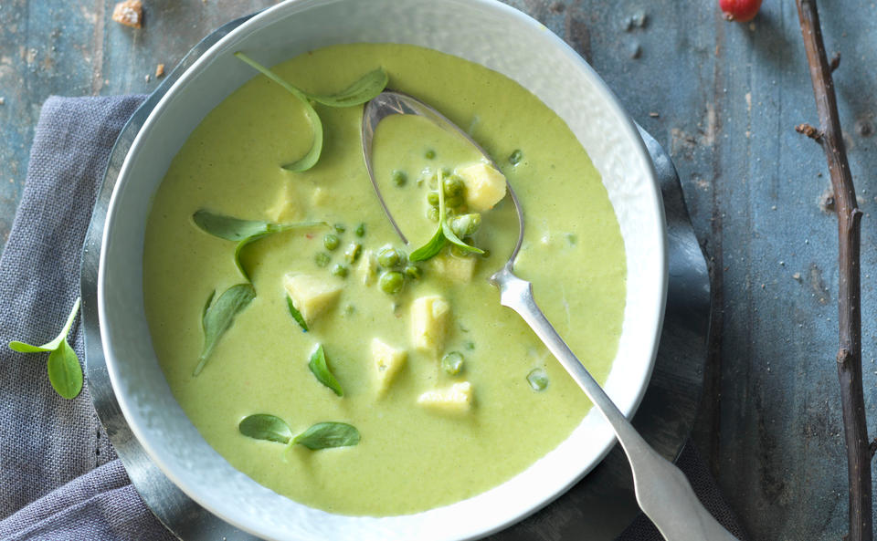 Erbsen-Apfelsuppe mit Kresse