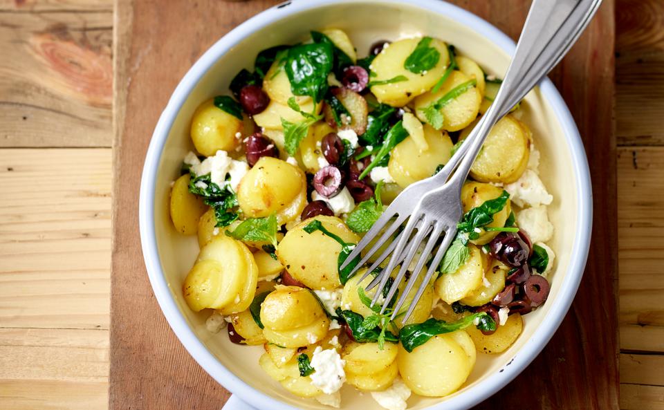 Erdäpfel-Pfanne mit Spinat, Feta und Chili