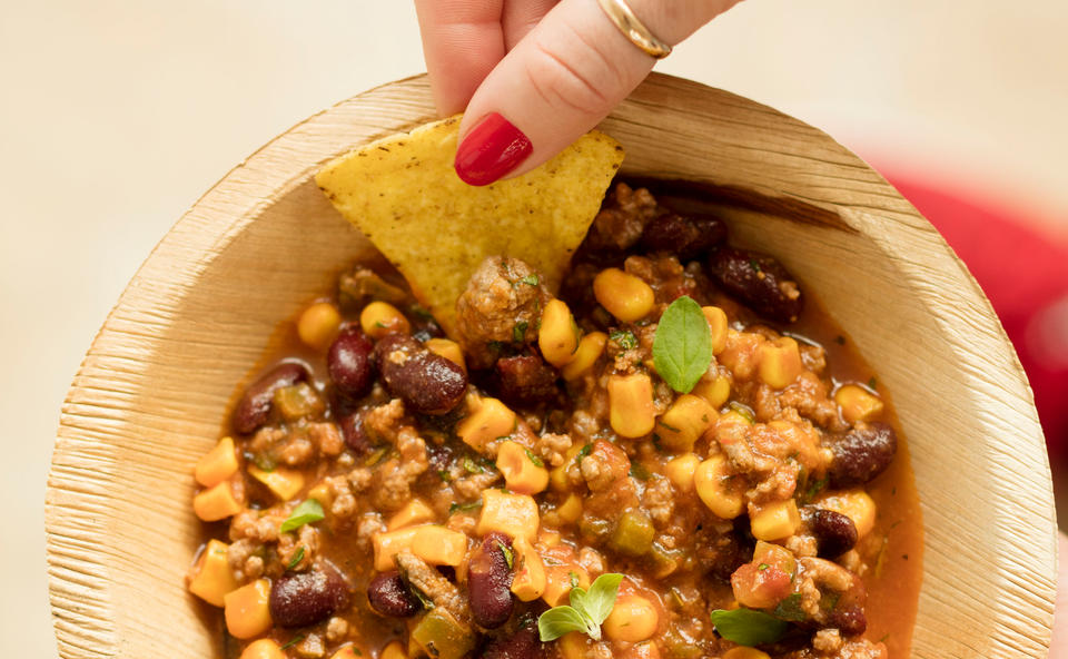 Chili con Carne mit Bohnen und Mais • Rezept • GUSTO.AT