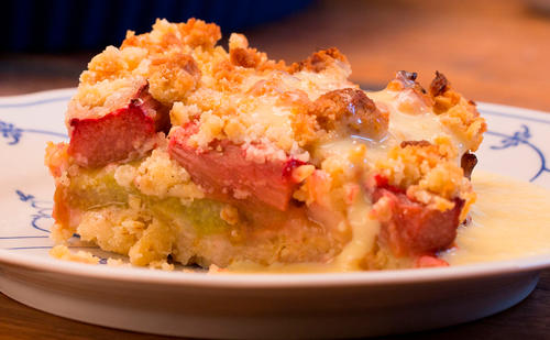 Bild: G+J Digital Products Einfach lecker - Rhabarber-Crumble