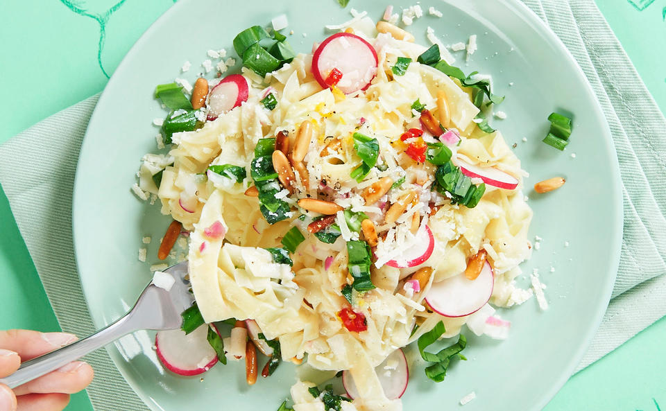 Tagliatelle mit Radieschen und Bärlauch