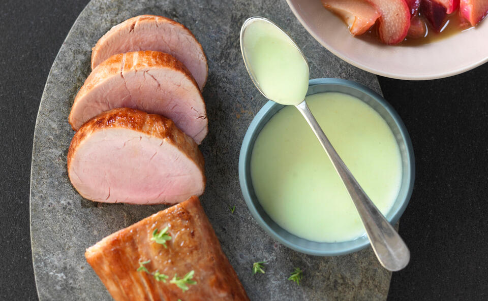 Schweinsfilet mit Rhabarber, roten Rüben und Wasabicreme