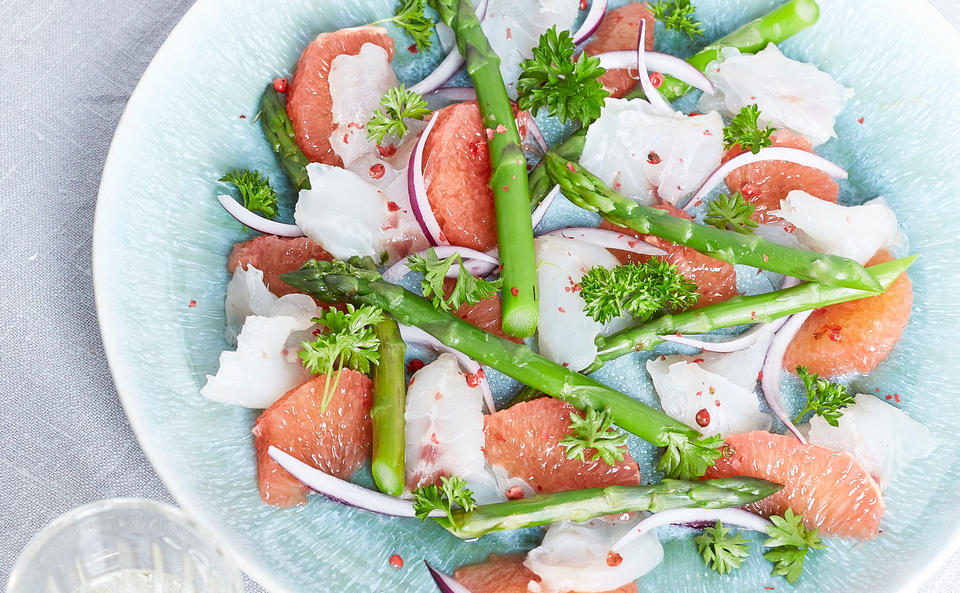 Ceviche mit grünem Spargel und Grapefruitfilets