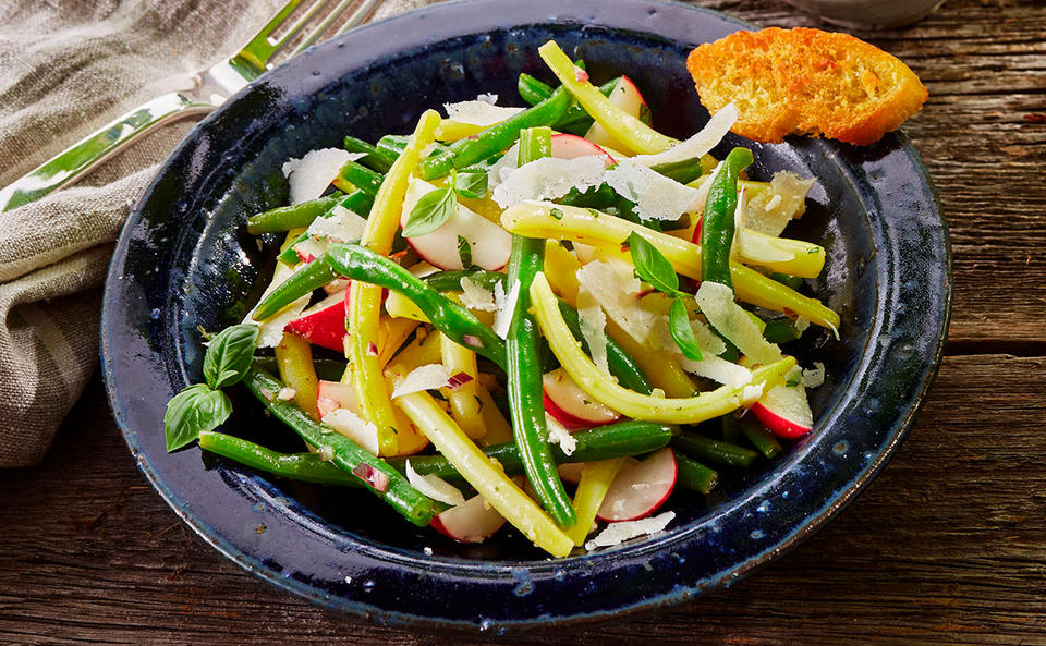 Fisolen-Radieschensalat mit Verjus-Dressing