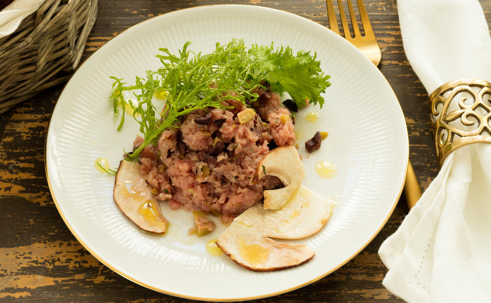 Kalbstatar mit Oliven und Steinpilzen • Rezept • GUSTO.AT