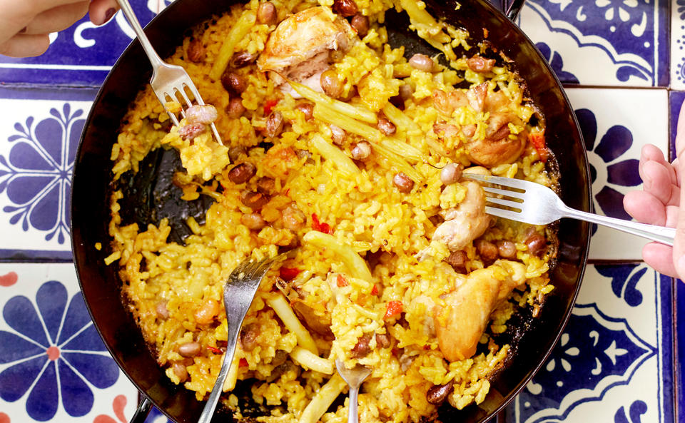 Paella Valenciana mit Kaninchen