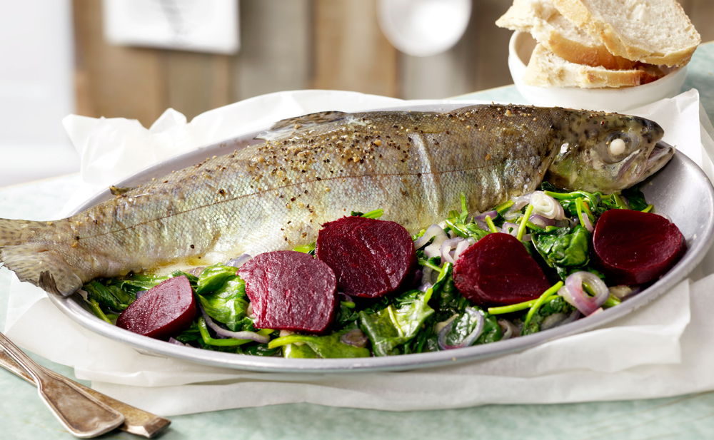 Gedämpfte Forelle mit Gemüse • Rezept • GUSTO.AT