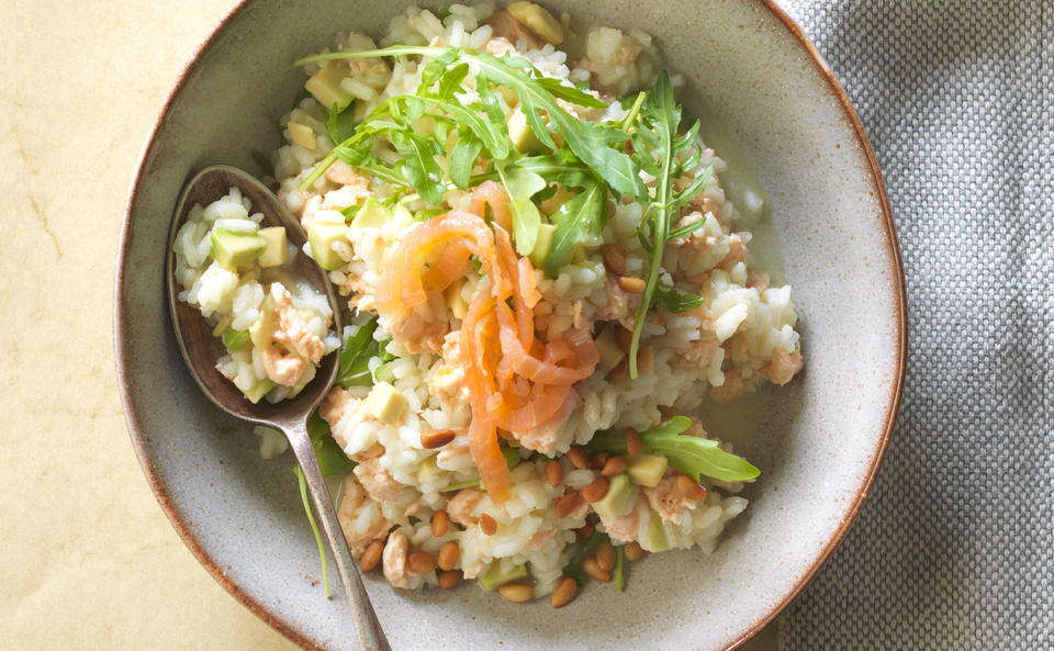 Lachs-Risotto mit Rucola und Pignoli