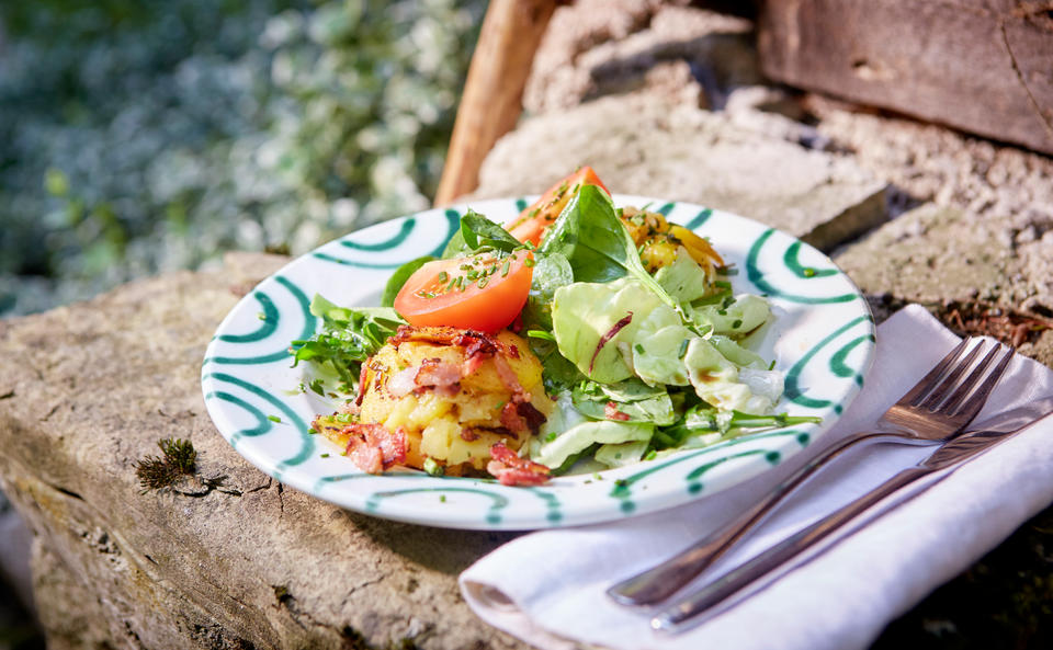 Blattsalat mit Speckgrammeln