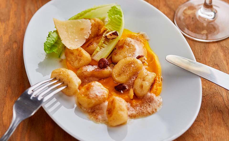 Erdäpfel-Gnocchi mit Kürbissauce