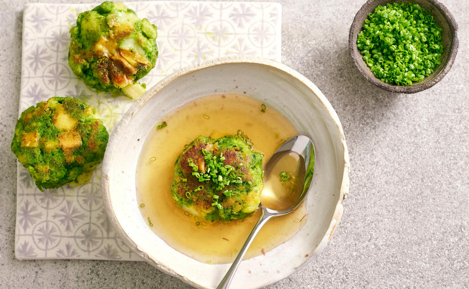 Rindsuppe mit Spinat-Kaspressknödel