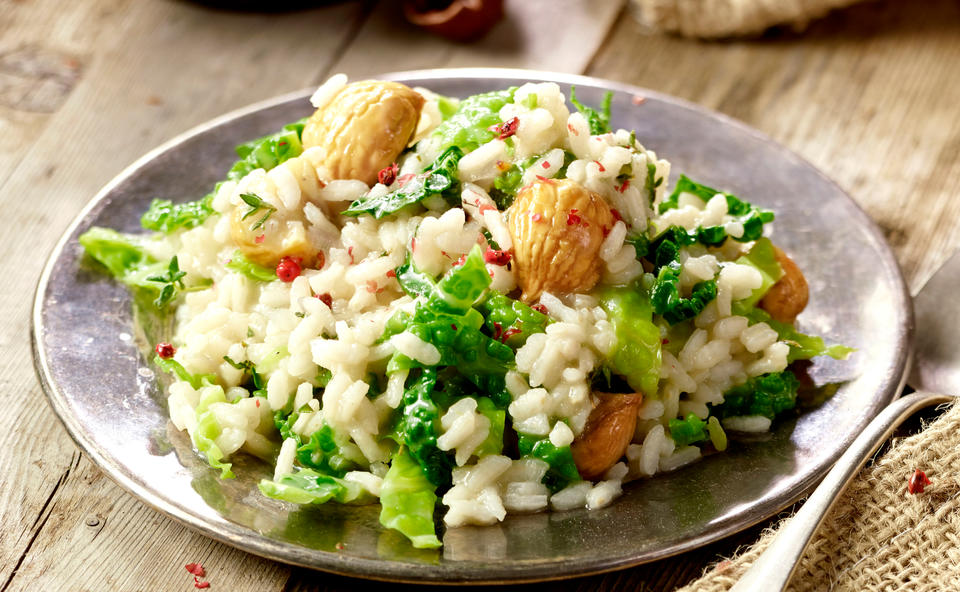 Maroni-Risotto mit Kohl und roten Beeren