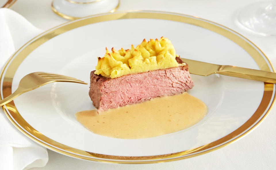 Chateaubriand mit Trüffelsauce und Gemüsestreifen