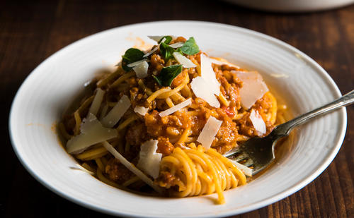 Bild: GUSTO / Nadine Poncioni Kulinarisches Liebespaar: Pasta und Paradeiser