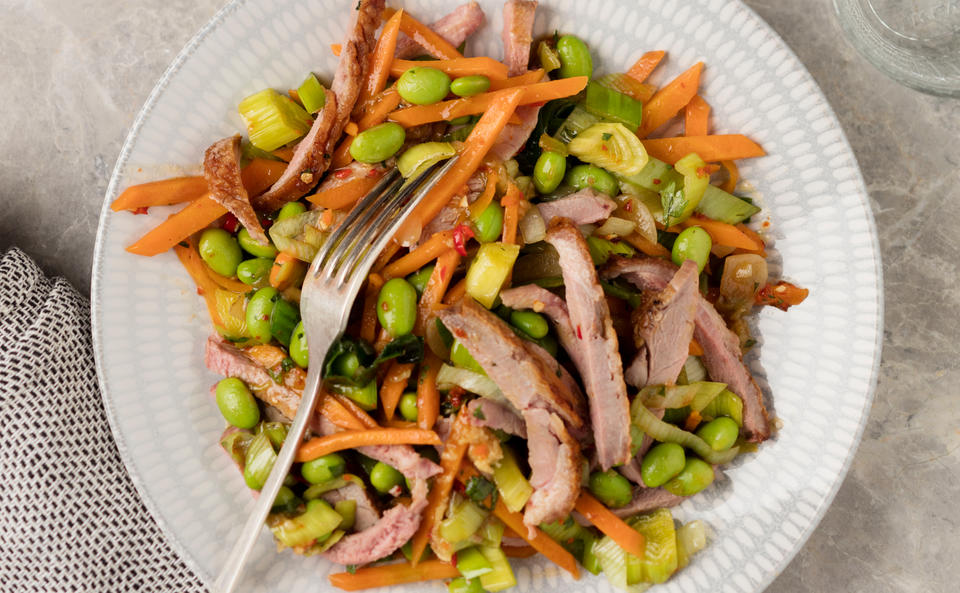 Ingwer-Ente mit Sojabohnen, Karotten und Basmatireis • Rezept