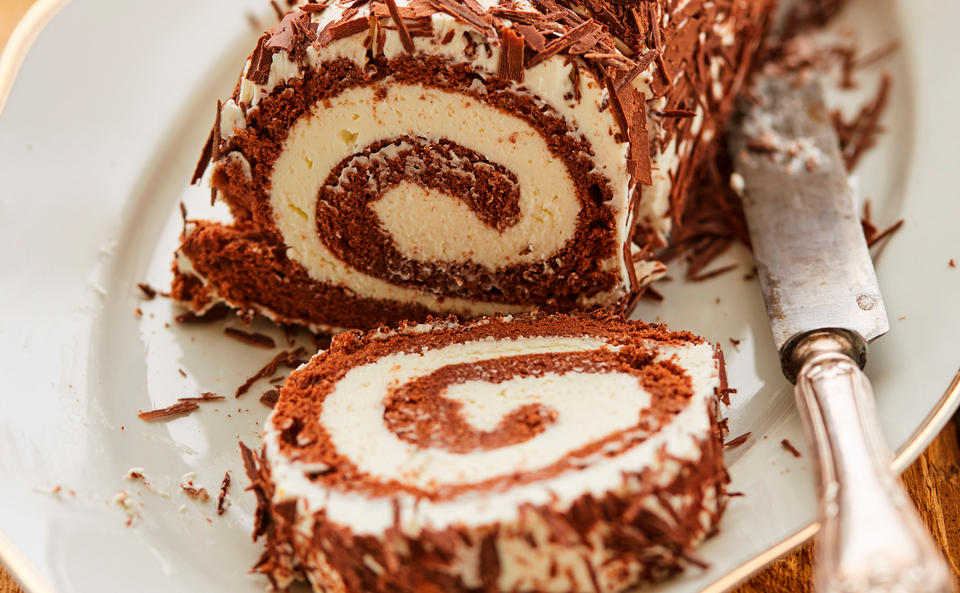 Tiramisu-Roulade • Rezept • GUSTO.AT