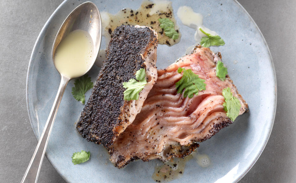 Karpfenfilet mit Mohn und Koriandersauce