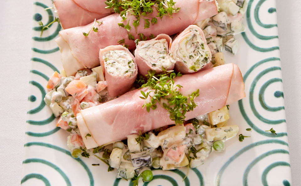 Schinkenrollen mit Kräutertopfen-Fülle 