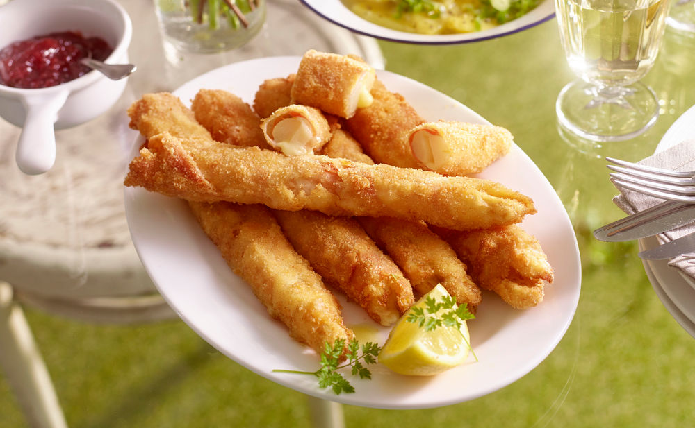 Spargel-Cordon-Bleu mit Erdäpfelsalat • Rezept • GUSTO.AT
